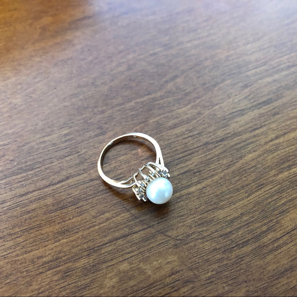 14 k gold pearl ring with diamonds